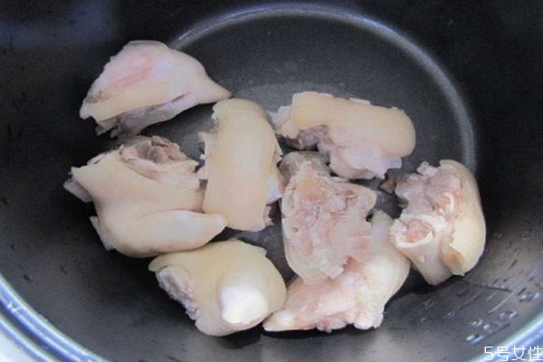 花生豬腳湯孕婦喝的做法 孕婦喝花生豬腳湯的好處 花生豬腳湯孕婦喝的做法 孕婦喝花生豬腳湯的好處