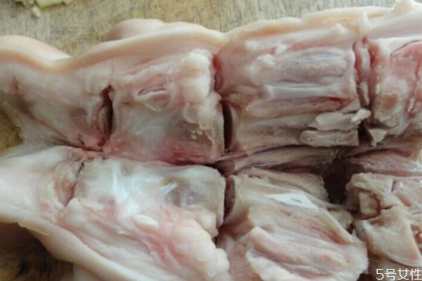 花生豬腳湯孕婦喝的做法 孕婦喝花生豬腳湯的好處 花生豬腳湯孕婦喝的做法 孕婦喝花生豬腳湯的好處