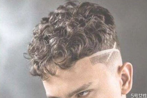 定型水上多長時間 定型噴霧一次噴多少 定型水上多長時間 定型噴霧一次噴多少