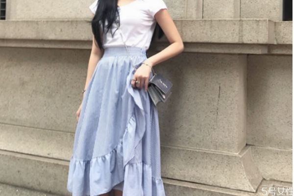 皮膚偏黃適合純白還是米白 皮膚偏黃適合什么顏色 皮膚偏黃適合純白還是米白 皮膚偏黃適合什么顏色