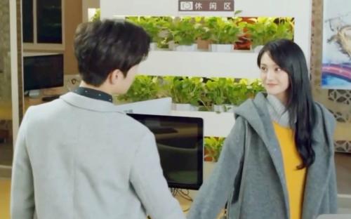 一見(jiàn)鐘情的感覺(jué)是怎樣的 男生對(duì)你有意思會(huì)有哪些信號(hào) 一見(jiàn)鐘情的感覺(jué)是怎樣的 男生對(duì)你有意思會(huì)有哪些信號(hào)