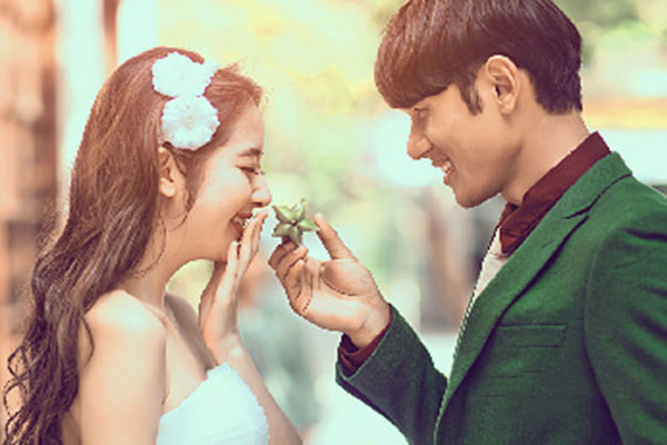 一見(jiàn)鐘情的感覺(jué)是怎樣的 男生對(duì)你有意思會(huì)有哪些信號(hào) 一見(jiàn)鐘情的感覺(jué)是怎樣的 男生對(duì)你有意思會(huì)有哪些信號(hào)