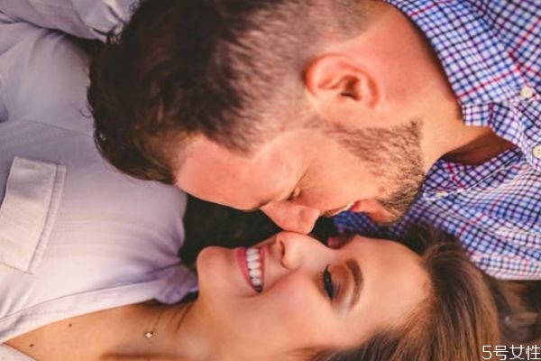 男人對(duì)你說(shuō)這幾句話表明他想跟你復(fù)合 想和你復(fù)合的舉動(dòng) 男人對(duì)你說(shuō)這幾句話表明他想跟你復(fù)合 想和你復(fù)合的舉動(dòng)