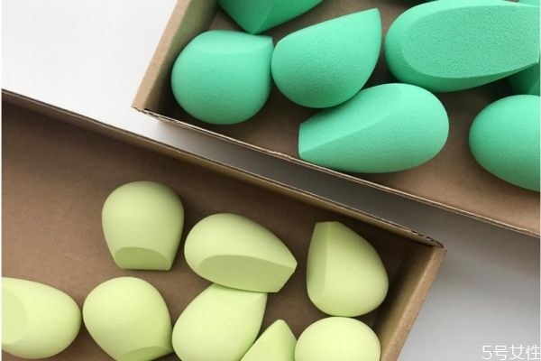 海綿蛋干了會(huì)變小嗎 海綿蛋的正確使用方法 海綿蛋干了會(huì)變小嗎 海綿蛋的正確使用方法