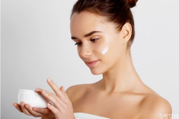 二氧化鈦需要卸妝嗎 二氧化鈦孕婦可以用嗎 二氧化鈦需要卸妝嗎 二氧化鈦孕婦可以用嗎
