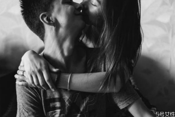 男人對(duì)你說(shuō)這幾句話表明他想跟你復(fù)合 想和你復(fù)合的舉動(dòng) 男人對(duì)你說(shuō)這幾句話表明他想跟你復(fù)合 想和你復(fù)合的舉動(dòng)