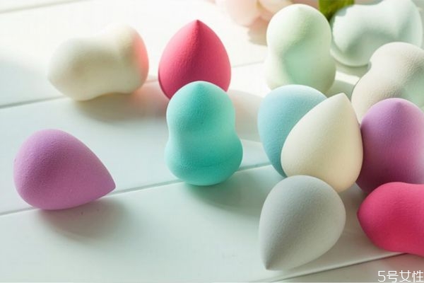 海綿蛋干了會(huì)變小嗎 海綿蛋的正確使用方法 海綿蛋干了會(huì)變小嗎 海綿蛋的正確使用方法