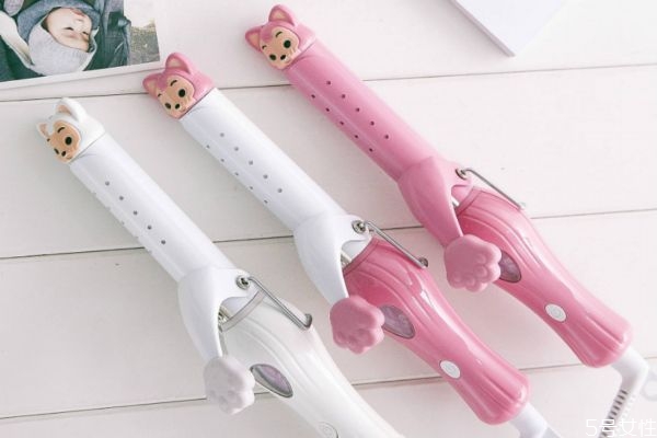 陶瓷卷發(fā)棒和金屬卷發(fā)棒哪個(gè)好 使用卷發(fā)棒的禁忌 陶瓷卷發(fā)棒和金屬卷發(fā)棒哪個(gè)好 使用卷發(fā)棒的禁忌