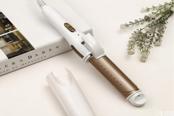 卷發(fā)棒會(huì)自動(dòng)斷電嗎 使用卷發(fā)棒的注意事項(xiàng) 卷發(fā)棒會(huì)自動(dòng)斷電嗎 使用卷發(fā)棒的注意事項(xiàng)