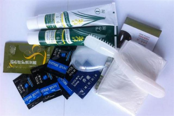 植物染發(fā)劑能染白頭發(fā)嗎 植物染發(fā)劑里有化學成分嗎 植物染發(fā)劑能染白頭發(fā)嗎 植物染發(fā)劑里有化學成分嗎