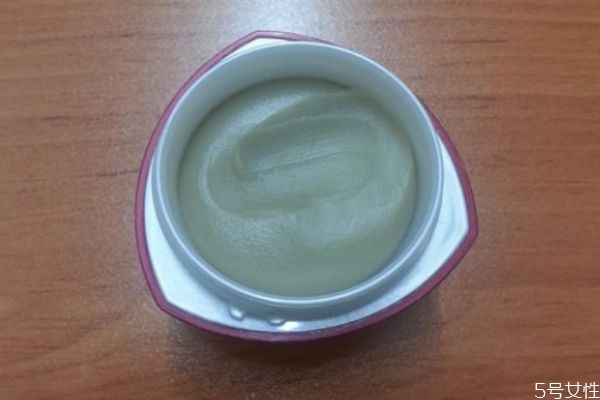 發(fā)泥和發(fā)蠟?zāi)姆N好 定型用發(fā)蠟好還是發(fā)泥好 發(fā)泥和發(fā)蠟?zāi)姆N好 定型用發(fā)蠟好還是發(fā)泥好