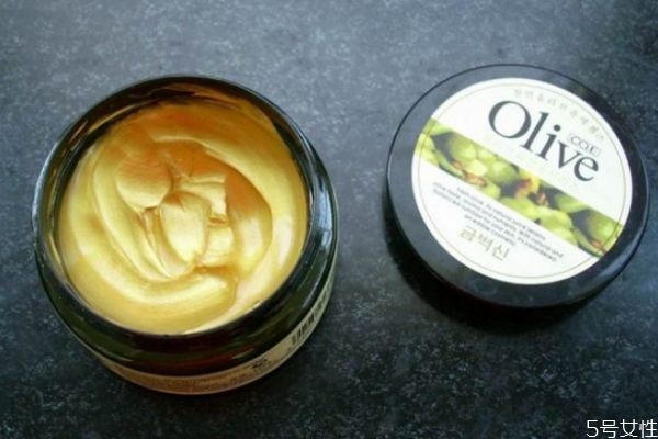 發(fā)泥和發(fā)蠟?zāi)姆N好 定型用發(fā)蠟好還是發(fā)泥好 發(fā)泥和發(fā)蠟?zāi)姆N好 定型用發(fā)蠟好還是發(fā)泥好