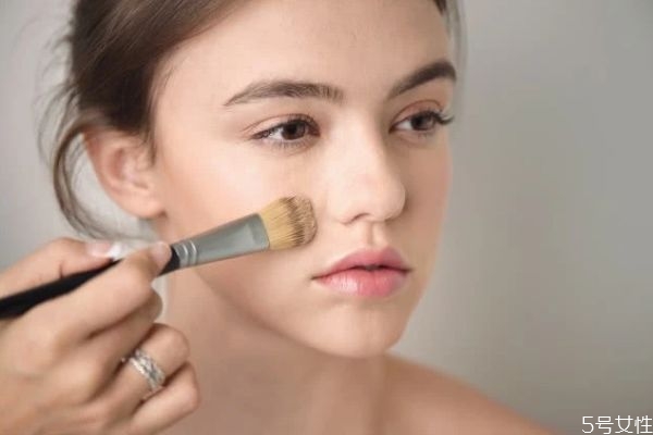 粉底刷好用嗎 使用粉底刷的好處 粉底刷好用嗎 使用粉底刷的好處