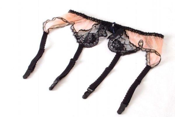 怎么穿吊帶襪 穿吊帶襪的方法 怎么穿吊帶襪 穿吊帶襪的方法