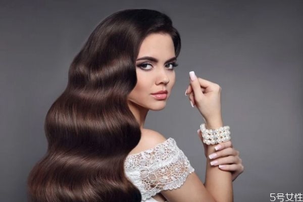 卷發(fā)棒要預熱多久 卷發(fā)棒的使用頻率 卷發(fā)棒要預熱多久 卷發(fā)棒的使用頻率