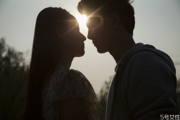 怎樣讓老婆更在乎自己 老婆還在乎你的表現(xiàn) 怎樣讓老婆更在乎自己 老婆還在乎你的表現(xiàn)