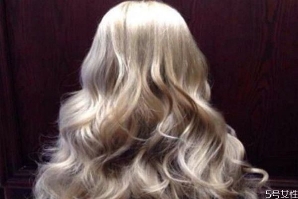 卷發(fā)棒卷頭發(fā)后怎么打理 卷發(fā)棒卷頭發(fā)后怎么定型 卷發(fā)棒卷頭發(fā)后怎么打理 卷發(fā)棒卷頭發(fā)后怎么定型