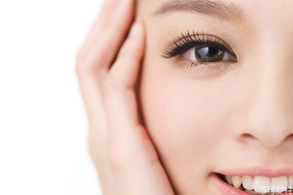 蘆薈膠可以去黑眼圈嗎 蘆薈膠有淡化黑眼圈的作用嗎 蘆薈膠可以去黑眼圈嗎 蘆薈膠有淡化黑眼圈的作用嗎