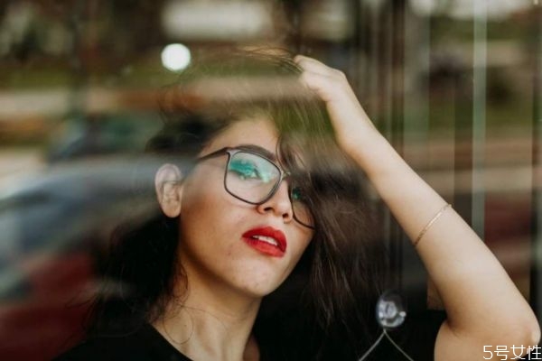 丈夫與人聊天曖昧算出軌嗎 丈夫與人聊天曖昧可以原諒嗎 丈夫與人聊天曖昧算出軌嗎 丈夫與人聊天曖昧可以原諒嗎