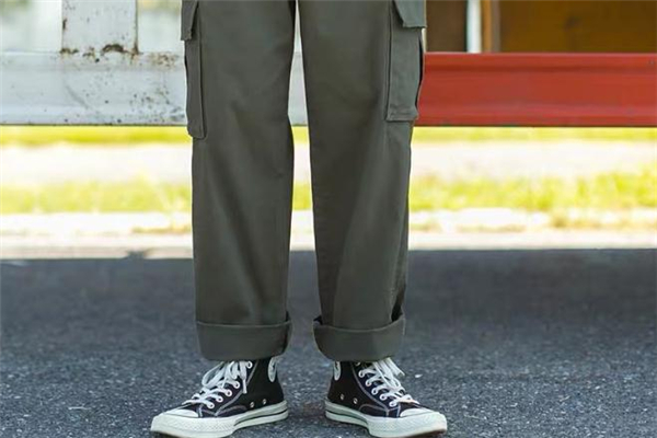 直筒褲配什么鞋子好看 直筒褲怎么搭配鞋子 直筒褲配什么鞋子好看 直筒褲怎么搭配鞋子