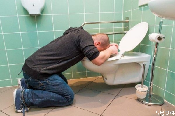 經(jīng)常反胃的原因 為什么會經(jīng)常反胃