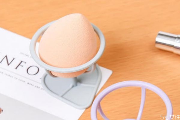 粉撲發(fā)霉的原因 為什么粉撲會(huì)發(fā)霉 粉撲發(fā)霉的原因 為什么粉撲會(huì)發(fā)霉