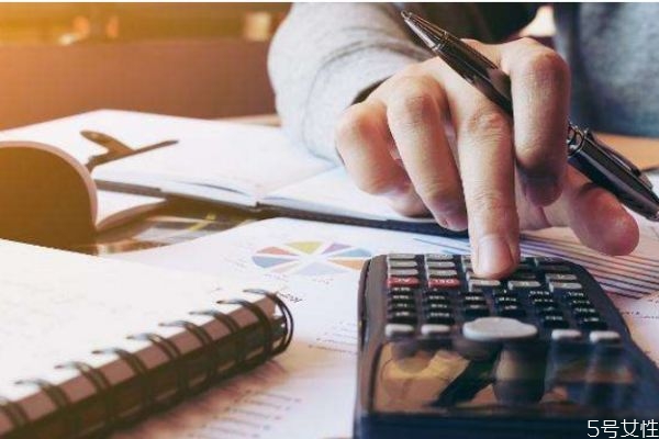 婚后應(yīng)該誰(shuí)管錢 婚后誰(shuí)管錢合適