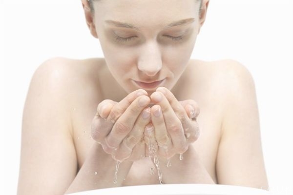 痘痘的治療方法 痘痘的調(diào)理方式 痘痘的治療方法 痘痘的調(diào)理方式