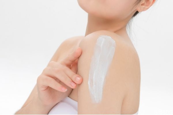 做手膜用一次性手套好還是全棉手套好 手膜使用說(shuō)明