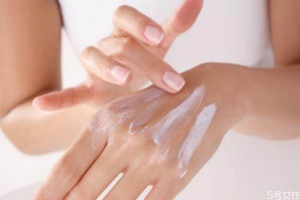 堅(jiān)持涂護(hù)手霜有什么用 護(hù)手霜堅(jiān)持涂多久有效果 堅(jiān)持涂護(hù)手霜有什么用 護(hù)手霜堅(jiān)持涂多久有效果