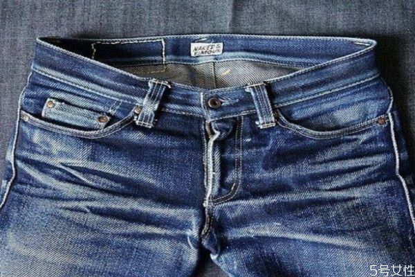 牛仔褲有味道怎么辦 去除牛仔褲味道的方法 牛仔褲有味道怎么辦 去除牛仔褲味道的方法