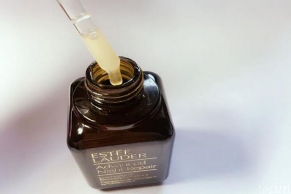 小棕瓶精華白天能用嗎 小棕瓶精華必須晚上用嗎 小棕瓶精華白天能用嗎 小棕瓶精華必須晚上用嗎