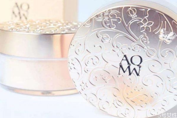 散粉沒(méi)了拿什么代替 沒(méi)有定妝的東西怎么辦 散粉沒(méi)了拿什么代替 沒(méi)有定妝的東西怎么辦