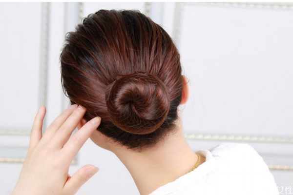 空姐發(fā)型怎么梳 梳空姐發(fā)型的方法 空姐發(fā)型怎么梳 梳空姐發(fā)型的方法