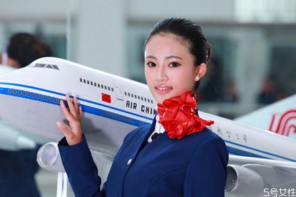 空姐發(fā)型怎么梳 梳空姐發(fā)型的方法 空姐發(fā)型怎么梳 梳空姐發(fā)型的方法