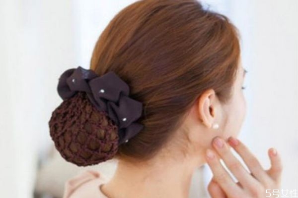 空姐發(fā)型怎么梳 梳空姐發(fā)型的方法 空姐發(fā)型怎么梳 梳空姐發(fā)型的方法