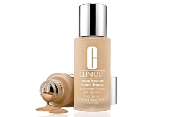 補(bǔ)妝可以用粉底液?jiǎn)?用粉底液出門怎么補(bǔ)妝 補(bǔ)妝可以用粉底液?jiǎn)?用粉底液出門怎么補(bǔ)妝