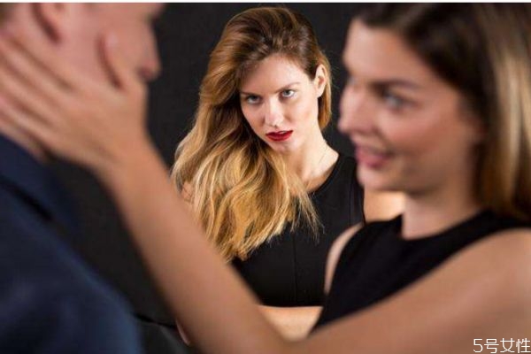 如何判斷老公是真忙還是假忙 分辨老公是否說(shuō)謊的方法 如何判斷老公是真忙還是假忙 分辨老公是否說(shuō)謊的方法