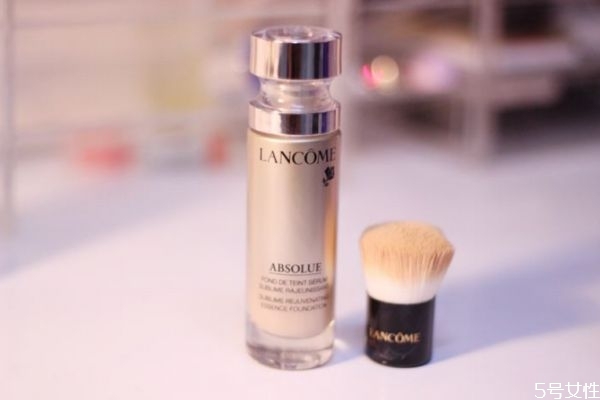 粉底液能和素顏霜一起用嗎 粉底液能和素顏霜混合嗎 粉底液能和素顏霜一起用嗎 粉底液能和素顏霜混合嗎