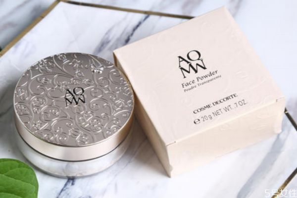 護膚品之后可以直接散粉嗎 直接涂抹散粉會怎樣 護膚品之后可以直接散粉嗎 直接涂抹散粉會怎樣