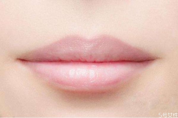 嘴唇很干燥為什么 怎么給嘴唇快速補水