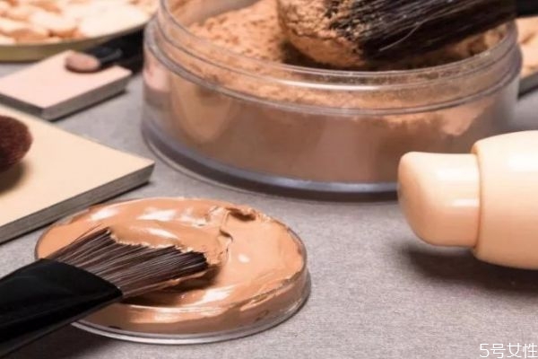 粉底液使用太多會(huì)傷皮膚嗎 粉底液使用太多會(huì)傷皮膚嗎