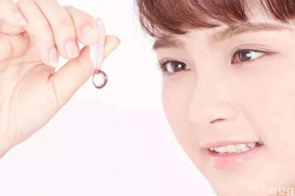 美瞳正反怎么區(qū)分 區(qū)分美瞳正反的方法 美瞳正反怎么區(qū)分 區(qū)分美瞳正反的方法