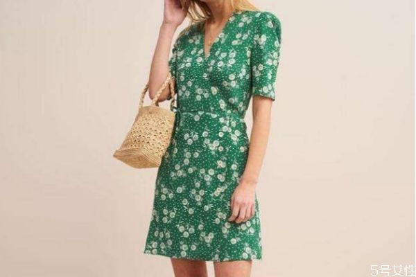 什么是茶歇裙 茶歇裙有什么特點(diǎn) 什么是茶歇裙 茶歇裙有什么特點(diǎn)