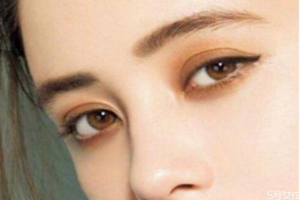 腫眼泡怎么畫(huà)眼線 腫眼泡怎么畫(huà)不顯腫 腫眼泡怎么畫(huà)眼線 腫眼泡怎么畫(huà)不顯腫