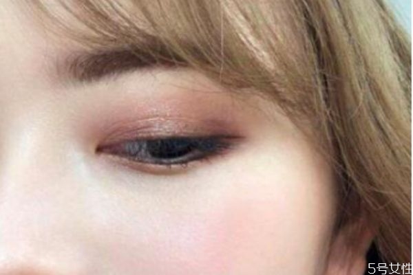 腫眼泡怎么畫(huà)眼線 腫眼泡怎么畫(huà)不顯腫 腫眼泡怎么畫(huà)眼線 腫眼泡怎么畫(huà)不顯腫