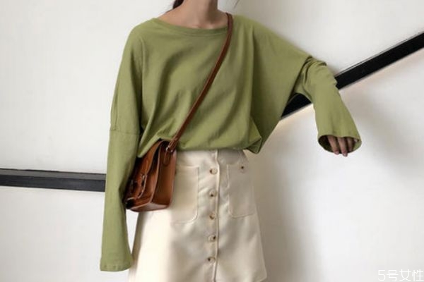 橄欖綠衣服搭配什么顏色 橄欖綠衣服搭配技巧 橄欖綠衣服搭配什么顏色 橄欖綠衣服搭配技巧