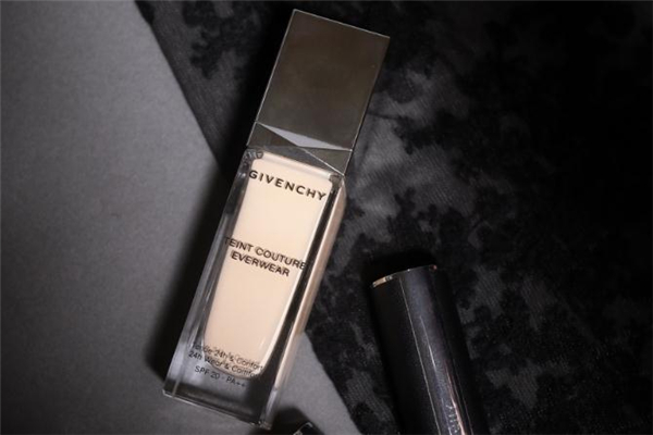 紀(jì)梵希高定恒顏粉底液好用嗎 紀(jì)梵希高定恒顏粉底液成分 紀(jì)梵希高定恒顏粉底液好用嗎 紀(jì)梵希高定恒顏粉底液成分