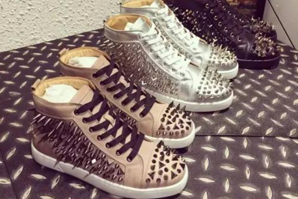 cl鞋過(guò)時(shí)了嗎 cl鞋會(huì)過(guò)時(shí)嗎