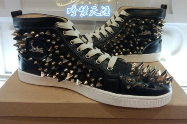 cl鞋過(guò)時(shí)了嗎 cl鞋會(huì)過(guò)時(shí)嗎